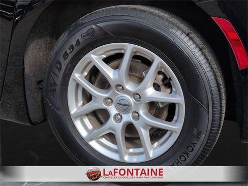 Certified 2024 Chrysler Pacifica Touring-L image 32