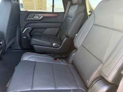 Used 2025 GMC Yukon Denali AWD/4WD image 23