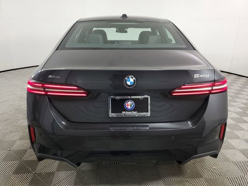 Used 2024 BMW 540i xDrive image 9