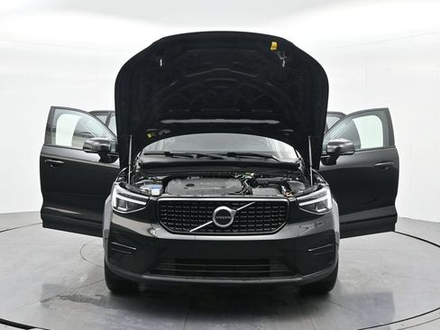 Used 2024 Volvo XC40 B5 Core AWD/4WD image 40