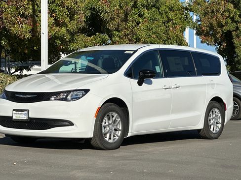 New 2026 Chrysler Voyager LX image 8