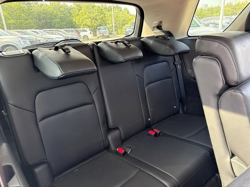 Used 2025 Nissan Pathfinder SL FWD image 11