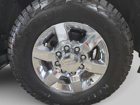 Used 2017 GMC Sierra 2500 SLT w/ All-Terrain HD Package AWD/4WD image 38