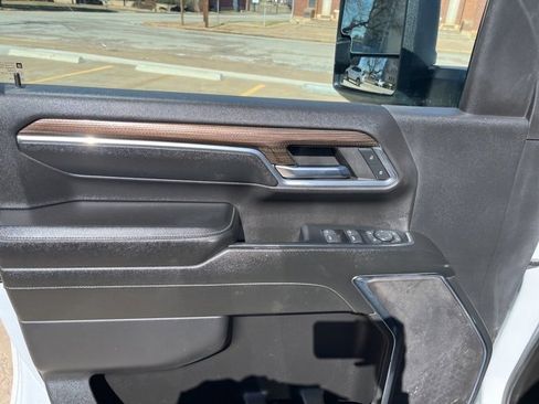 Used 2024 Chevrolet Silverado 2500 LT w/ Convenience Package image 14