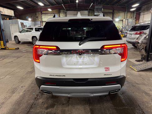 Used 2022 GMC Acadia SLT w/ LPO, Floor Liner Package image 4