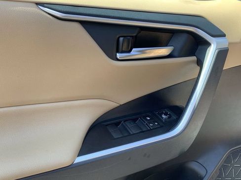 Used 2021 Toyota RAV4 XLE FWD image 17