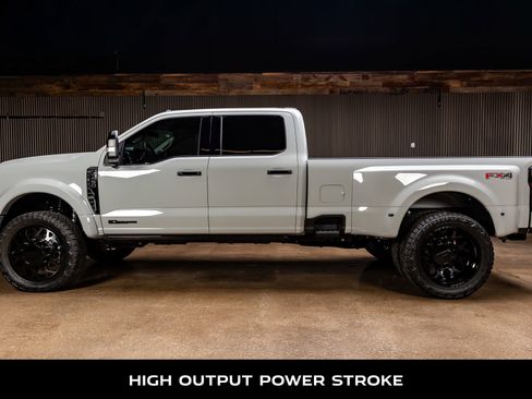 Used 2025 Ford F450 Platinum w/ Platinum Plus Package image 6