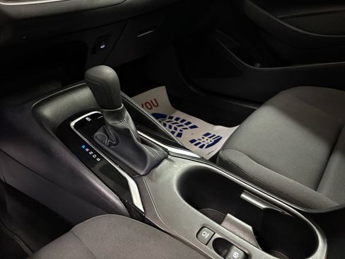 Used 2025 Toyota Corolla LE FWD image 13