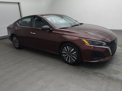 Used 2024 Nissan Altima 2.5 SV image 11