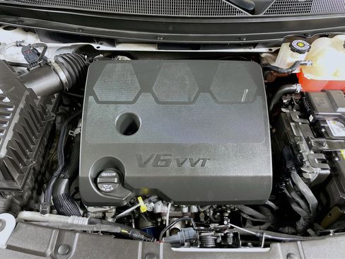 Used 2023 Chevrolet Traverse LT image 33