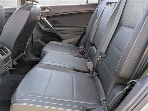 Used 2020 Volkswagen Tiguan SEL AWD/4WD image 21