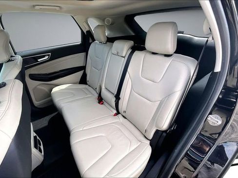 Used 2019 Ford Edge Titanium AWD/4WD image 22