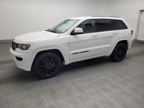 Used 2019 Jeep Grand Cherokee Altitude image 2