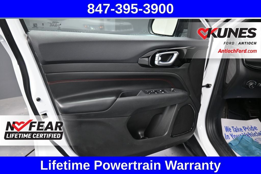 Used 2025 Jeep Compass Trailhawk AWD/4WD image 27