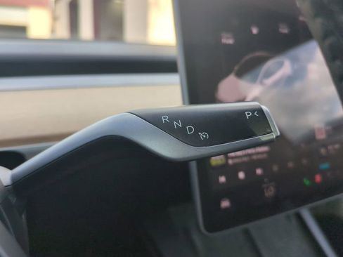Used 2024 Tesla Model Y Long Range AWD/4WD image 22