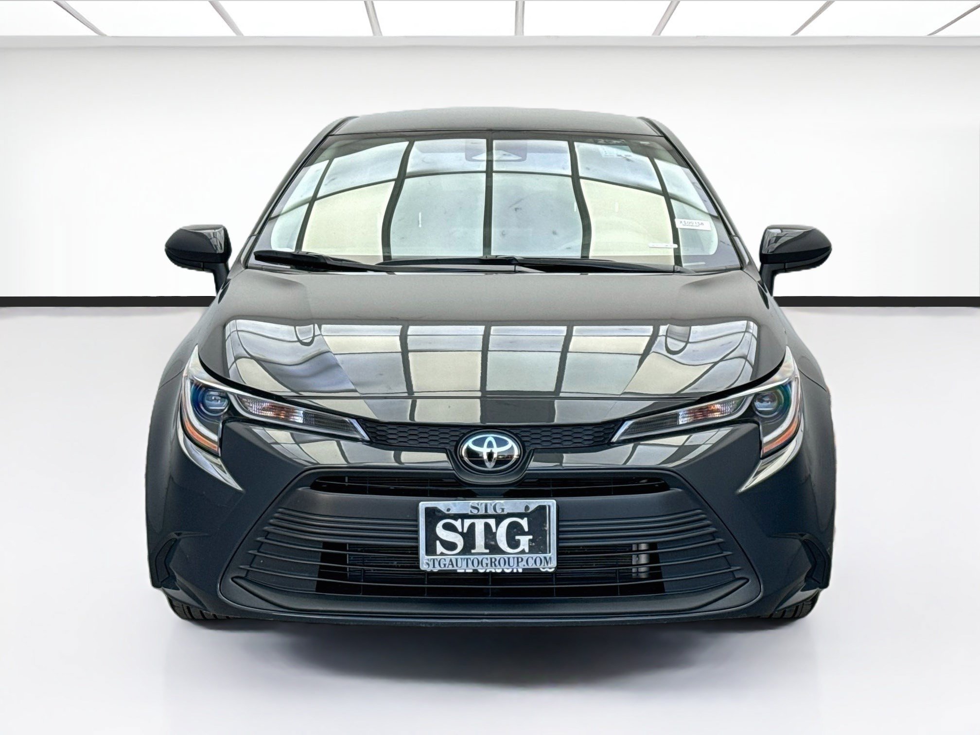 Used 2025 Toyota Corolla LE w/ LE Premium Package FWD image 2