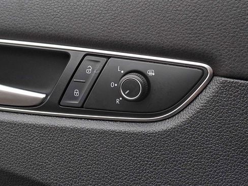 Used 2017 Volkswagen Passat 1.8T R-Line image 23