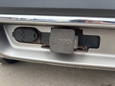 Used 2019 Jeep Cherokee Limited w/ Trailer Tow Group AWD/4WD image 12