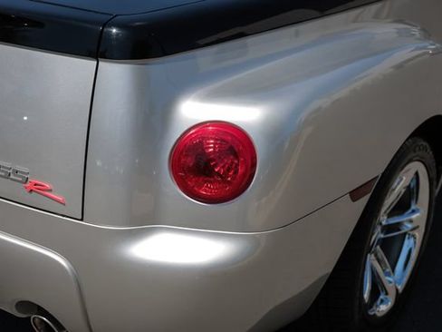 Used 2005 Chevrolet SSR w/ Preferred Equipment Group RWD image 18