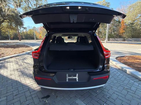 Certified 2025 Volvo XC40 B5 Core image 59