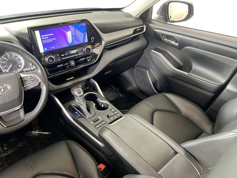Used 2023 Toyota Highlander XLE image 24