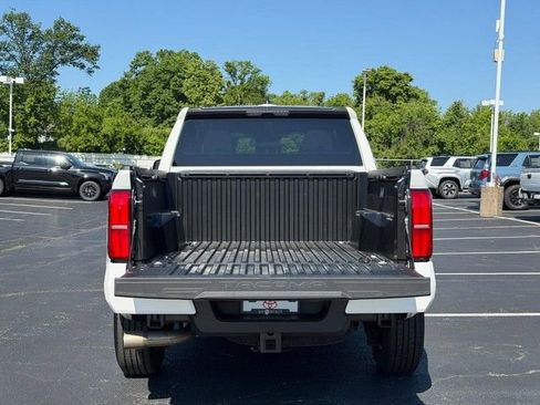 Used 2025 Toyota Tacoma 2WD Double Cab image 4