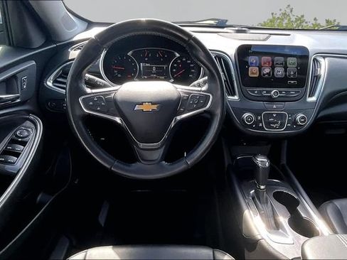 Used 2018 Chevrolet Malibu LT w/ Leather Package FWD image 5