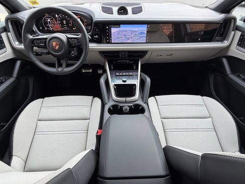New 2026 Porsche Cayenne S image 13