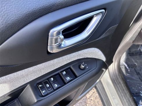 Certified 2024 Jeep Compass Latitude image 13