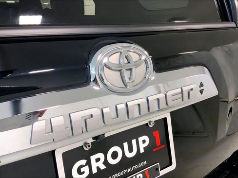 Used 2022 Toyota 4Runner Limited AWD/4WD image 29