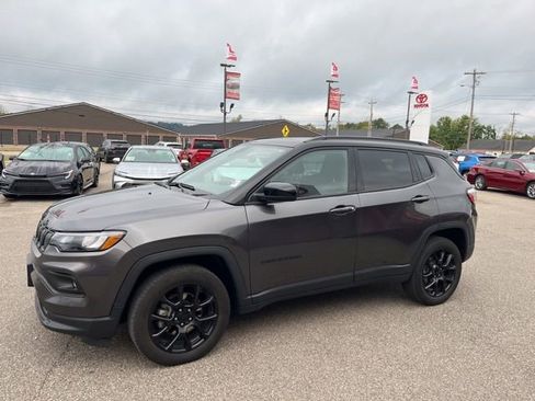 Used 2022 Jeep Compass Altitude w/ Sun and Sound Group image 8