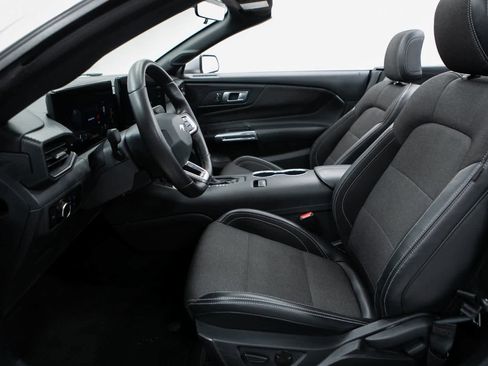 Used 2024 Ford Mustang Convertible image 16