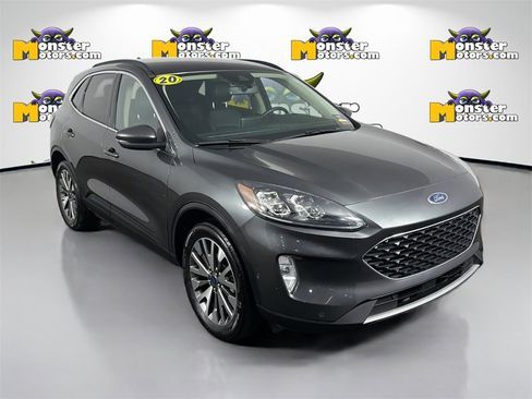 Used 2020 Ford Escape Titanium image 3