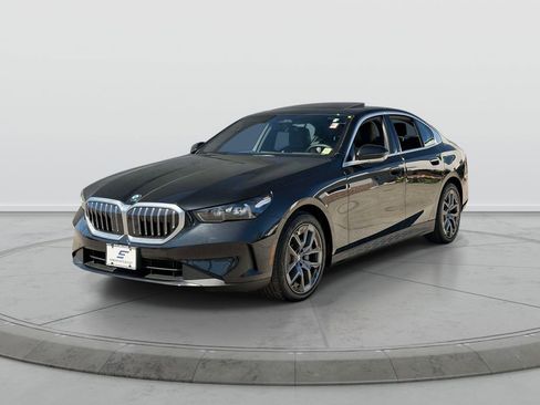 Used 2026 BMW 530i xDrive AWD/4WD image 3