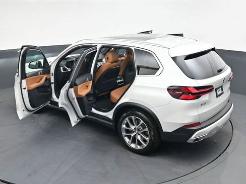 Used 2024 BMW X5 xDrive40i w/ Premium Package AWD/4WD image 45