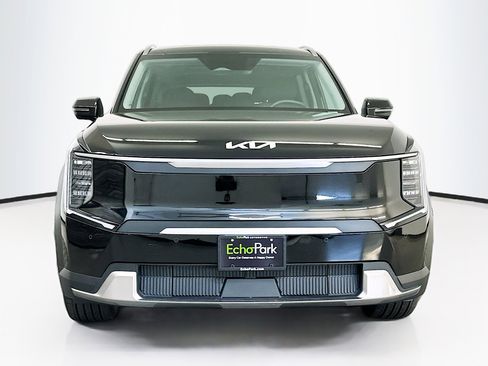 Used 2024 Kia EV9 Wind image 2