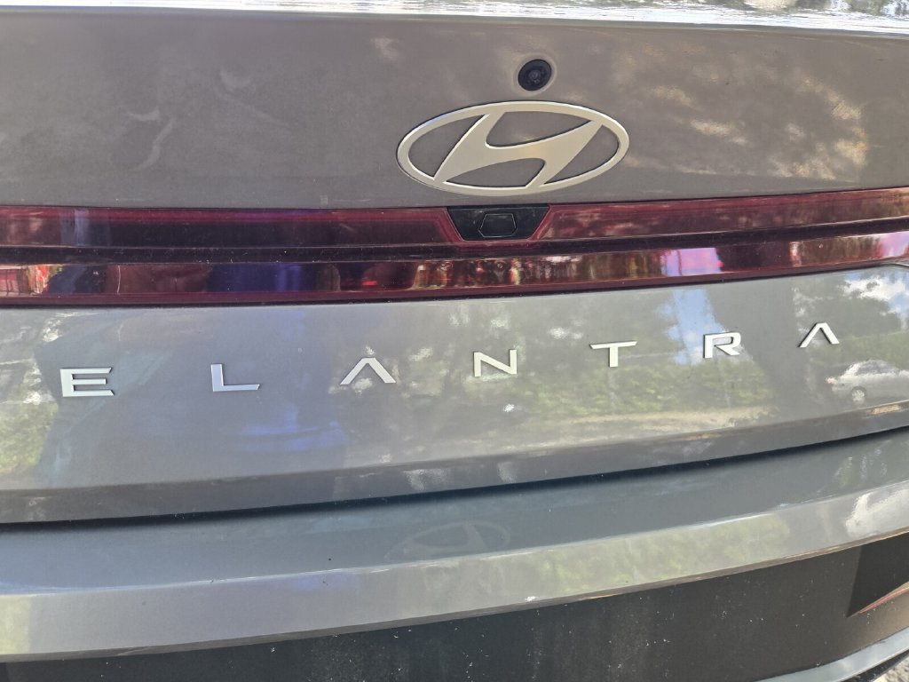 Used 2024 Hyundai Elantra SEL FWD image 9