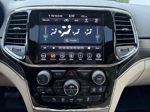 Used 2021 Jeep Grand Cherokee Limited AWD/4WD image 19
