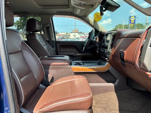 Used 2017 Chevrolet Silverado 1500 High Country w/ High Desert Package AWD/4WD image 32