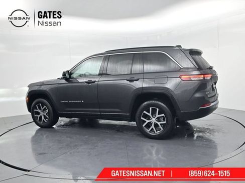 Used 2024 Jeep Grand Cherokee Limited w/ Trailer Tow Package AWD/4WD image 5