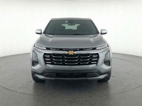 Used 2025 Chevrolet Equinox LT FWD image 2