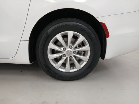 Used 2019 Chrysler Pacifica Touring Plus w/ Cold Weather Group image 15