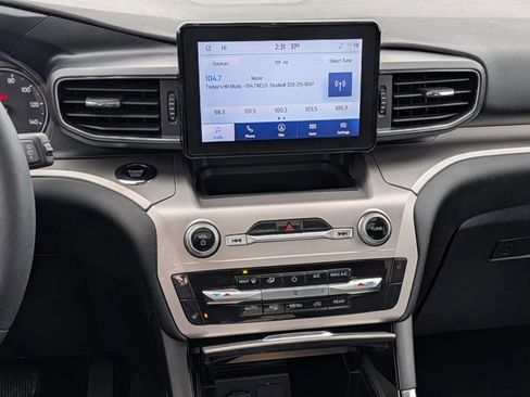 Certified 2022 Ford Explorer XLT w/ Equipment Group 202A image 16