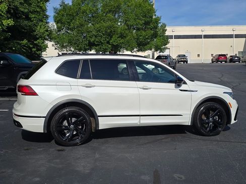 Used 2023 Volkswagen Tiguan SE R-Line FWD image 2