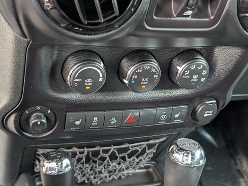 Used 2016 Jeep Wrangler Unlimited Sahara AWD/4WD image 23