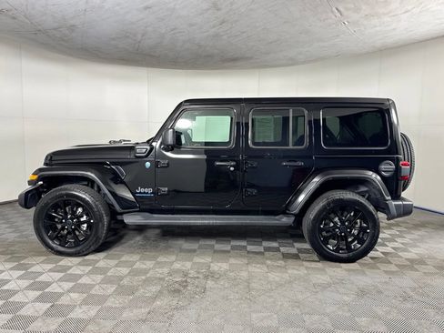 Certified 2025 Jeep Wrangler Unlimited Sahara AWD/4WD image 9