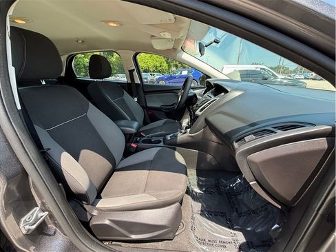 Used 2014 Ford Focus SE FWD image 29