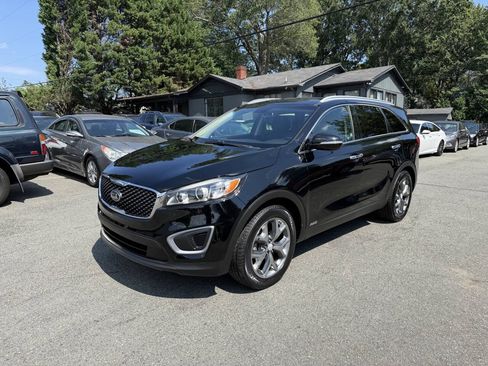 Used 2016 Kia Sorento AWD w/ LX Convenience Package image 2