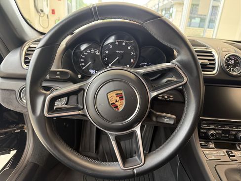 Used 2016 Porsche Boxster Spyder RWD image 18