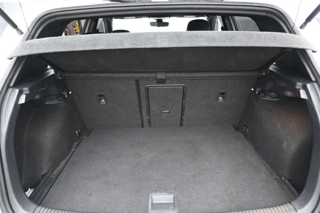 Used 2019 Volkswagen Golf R 4-Door AWD/4WD image 31